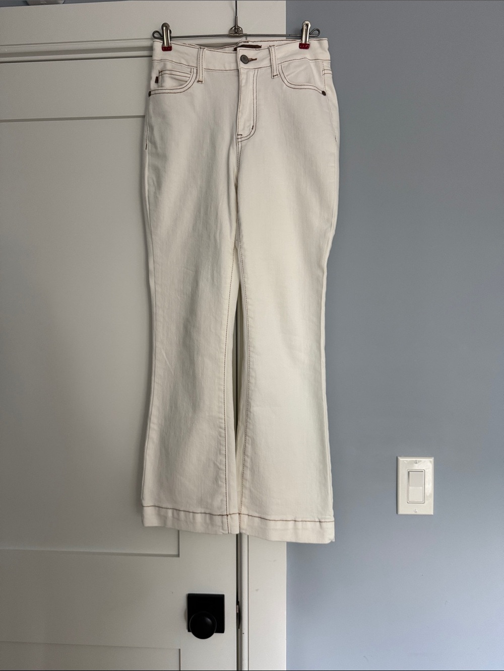 Judy Blue White Cropped Bootcut Jeans
